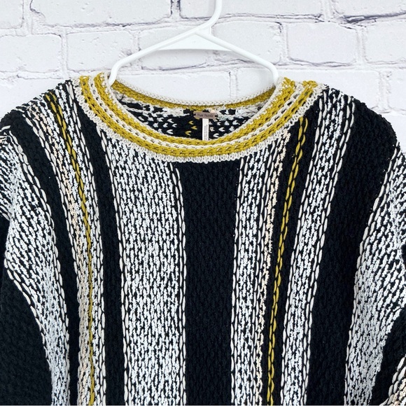 Free People Cropped Sweater Show Me Love Size Medium - Picture 4 of 8